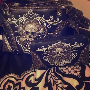 Matching purse and wallet set.